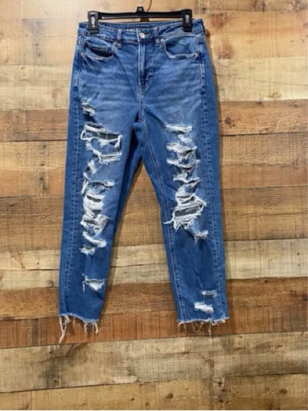 American Eagle  Distressed Mom Boyfriend Cropped Blue Jeans Capris Size 6